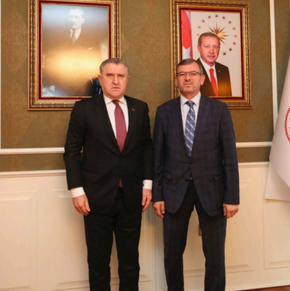 Türkiye Kaykay Federasyonu Başkanı Sayın Fahrettin YILDIZ, T.C. Gençlik ve Spor Bakanı Sayın Dr. Osman Aşkın BAK’ı Makamında Ziyaret Etti.