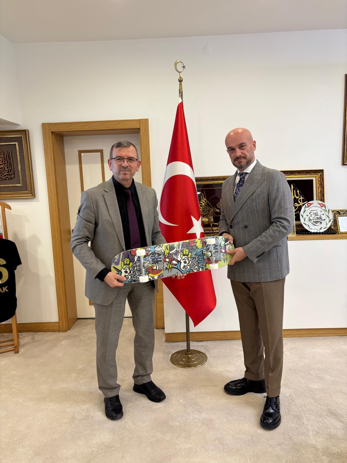 Başkanımız Fahrettin Yıldız Devlet Hava Meydanları Genel Müdürü Enes Çakmak’ı Ziyaret Etti