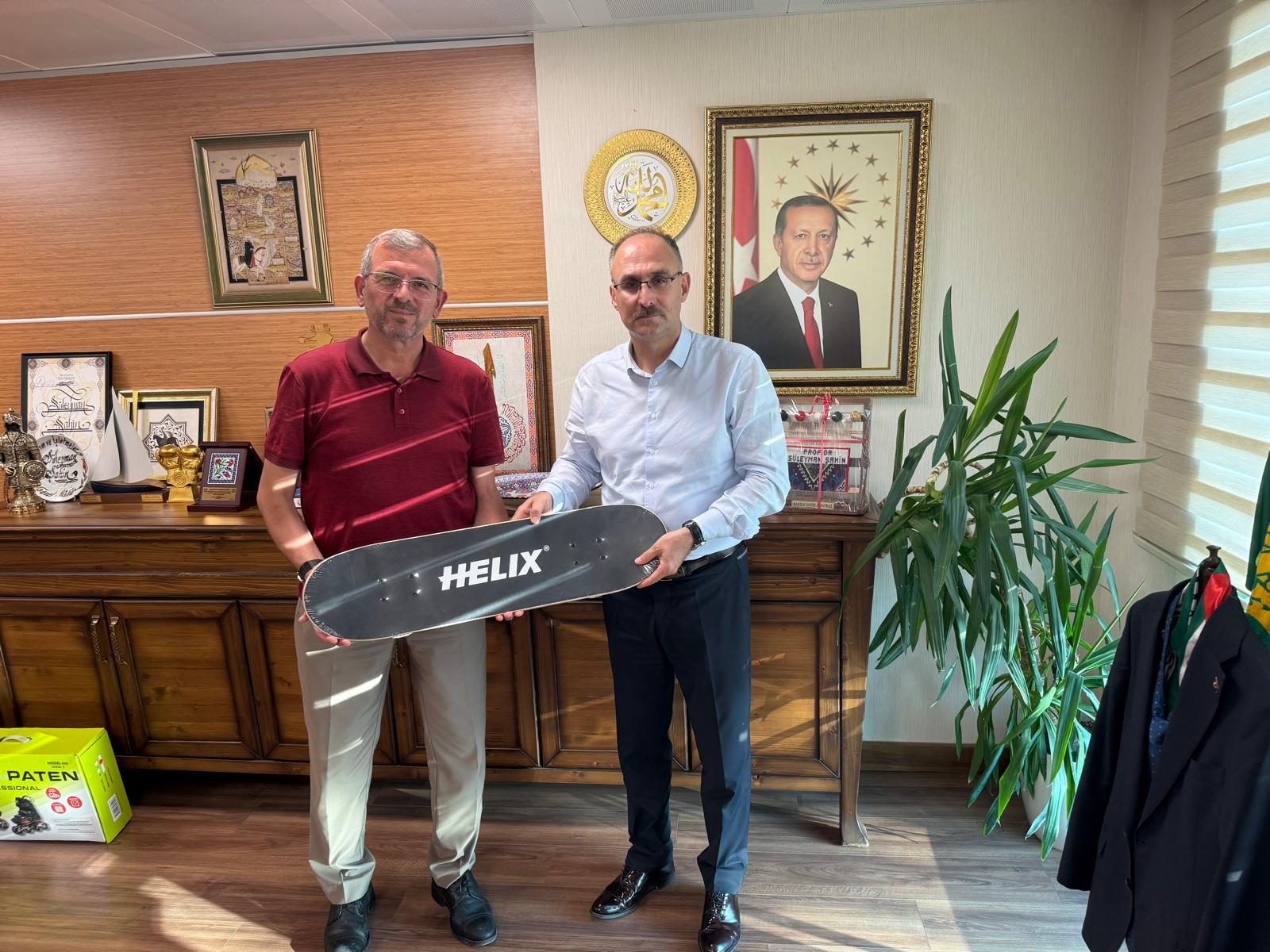 Başkanımız Fahrettin Yıldız, Yatırım ve İşletmeler Genel Müdürü Prof. Dr. Süleyman Şahin’i Makamında Ziyaret Etti